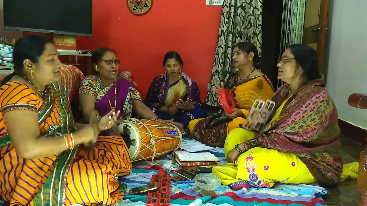 जय जगदीश हरे बन्ना और बन्नी की जोड़ी अमर रहे ।।  बन्ना बन्नी गीत