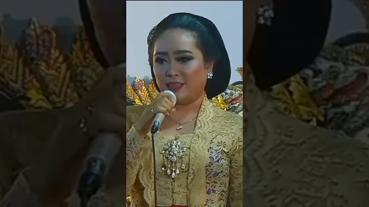 Tatin pas pentas nggowo anak, dalange seneng banget, ndelok ale menyusui😁