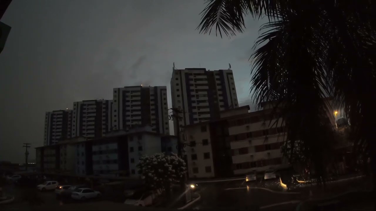 Relâmpagos e Trovões em Aracaju. Use fones de ouvido