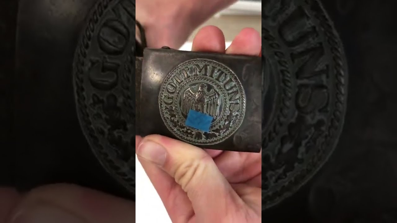 Une vidéo un objet : ceinturon allemand de la Wehrmacht avec ça cartouchières