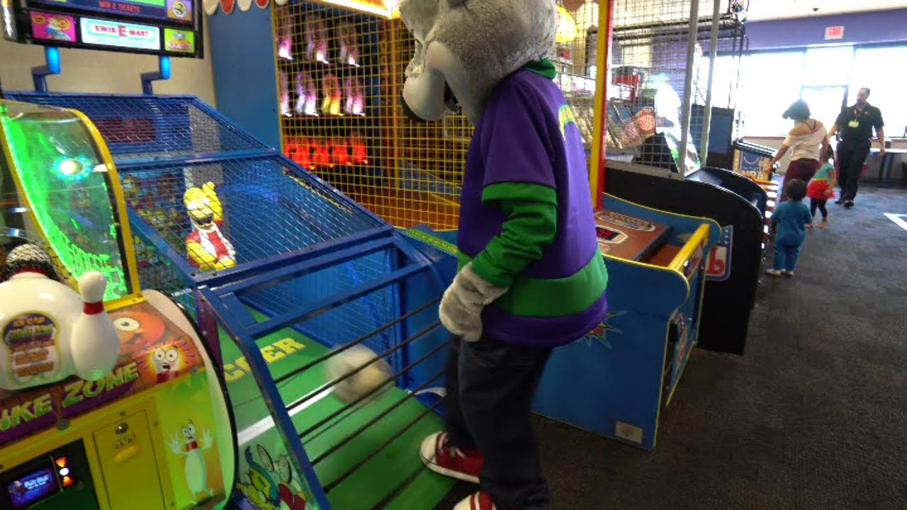 Chuck E Cheese Plays Simpson Soccer Arcade Game|  Game for kids
