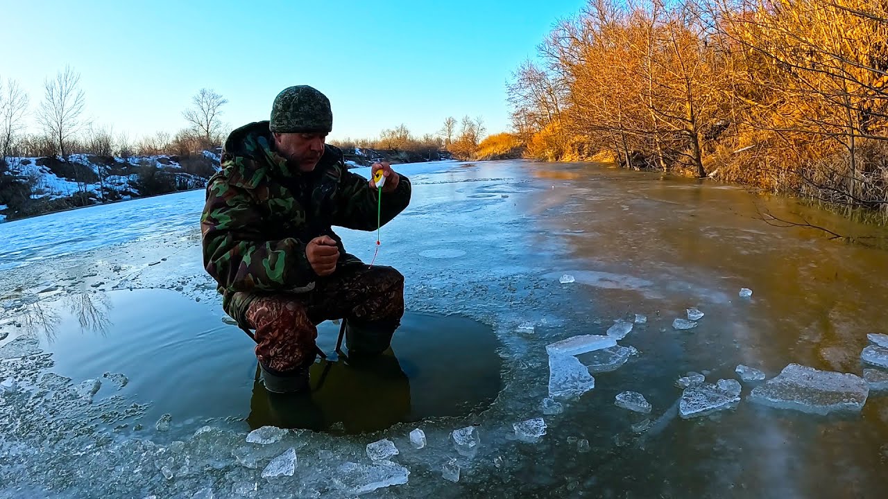 Экстрим рыбалка на речке в конце марта! Это последний лёд! заключительная рыбалка в сезоне.
