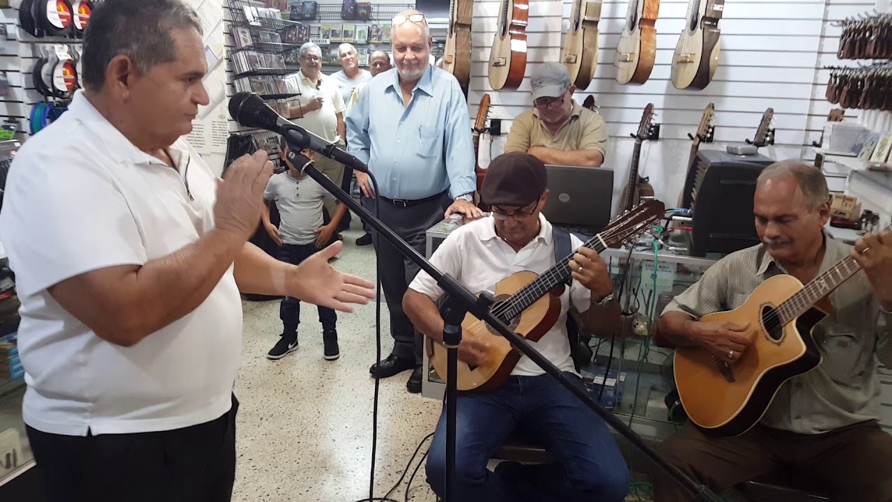 Efrain Torres -  Taller del Cuatro y su gente