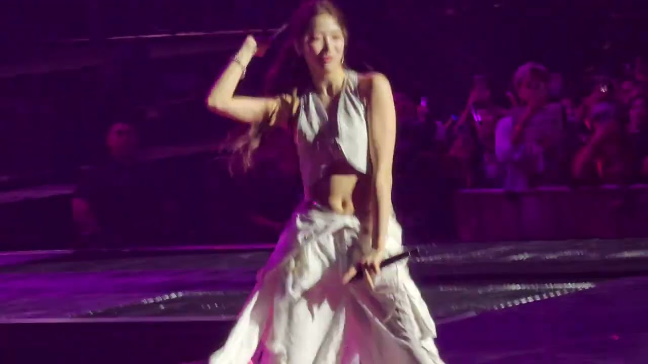4K (250809) LE SSERAFIM 2025 TOUR 'EASY CRAZY HOT' - DAY 1 (BANGKOK) - Smart / Fire in the belly