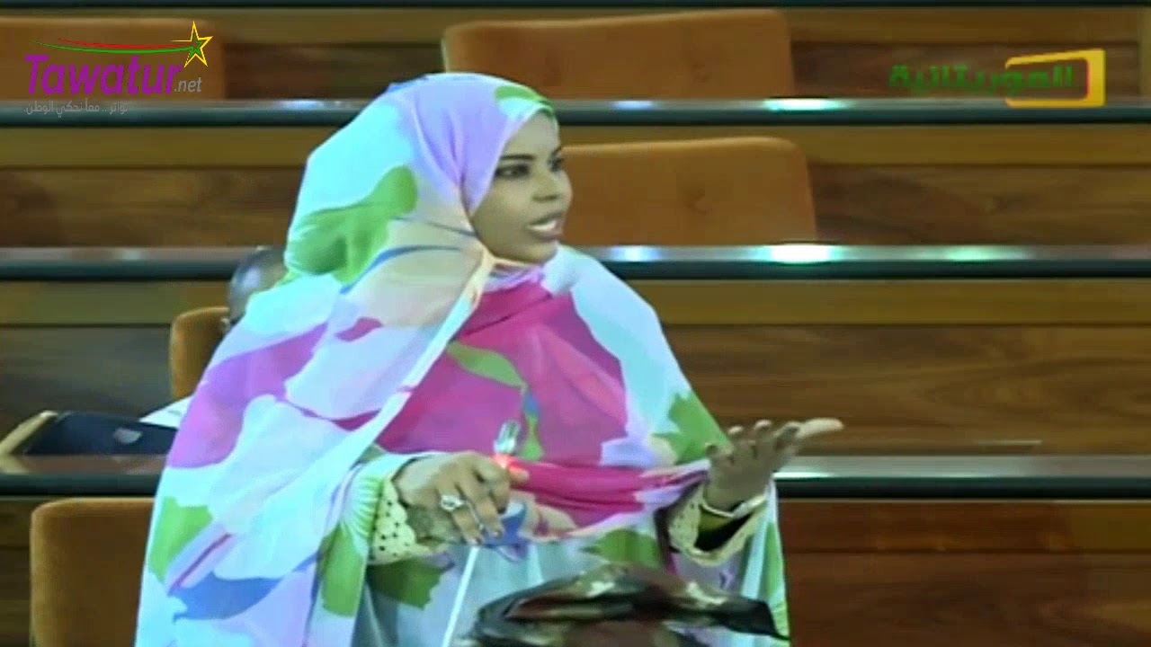 شاهد ردة فعل الشيخ ولد بايه عند سؤال النائب سعداني بنت خيطور للوزير عن قضية المدونين المسجونين