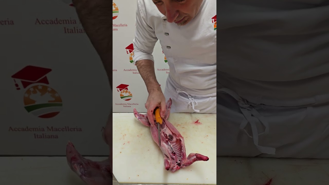 Il disosso dei tre principali arrosti da cortile in tre tecniche diverse spiegate da Enrico Conti