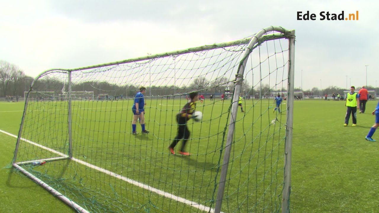 Sfeer proeven bij Ede Stad Schoolvoetbaltoernooi