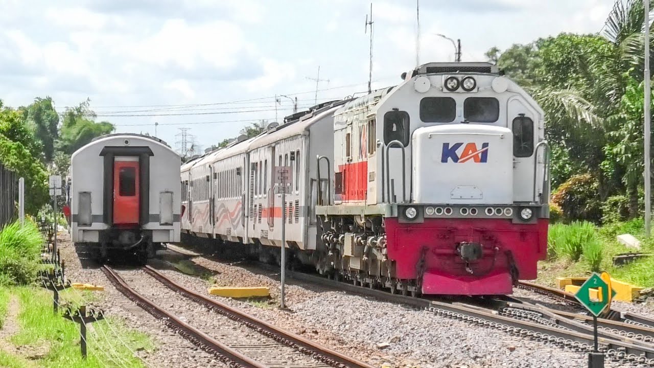 RAMAINYA KERETA SIANG - SORE ! KERETA TAMBAHAN NATARU LOKOMOTIF EKS SUMATERA MENARIK KERETA LOKAL