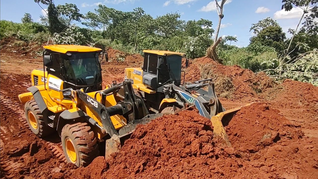 JCB 426ZX NO CORTE DE TERRA , AUXILIANDO PA CARREGADEIRA XCMG LW300KV