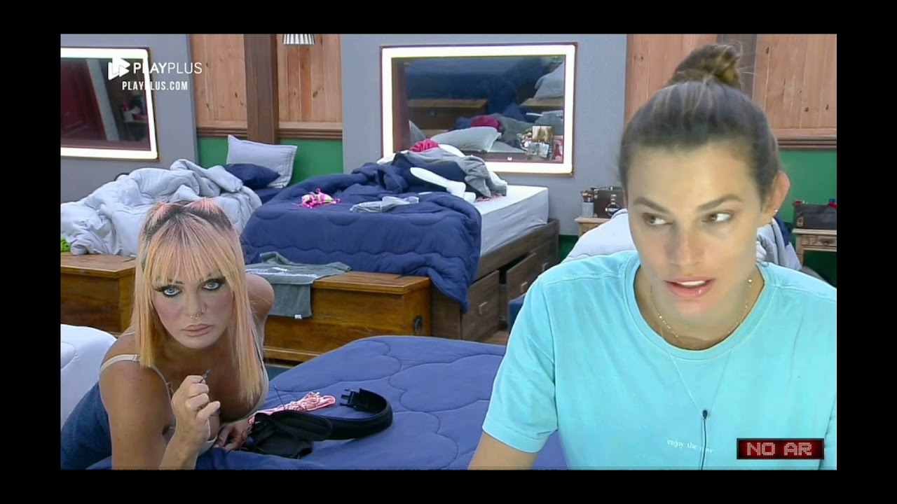 Dayane finds out that Aline has talked behind her back