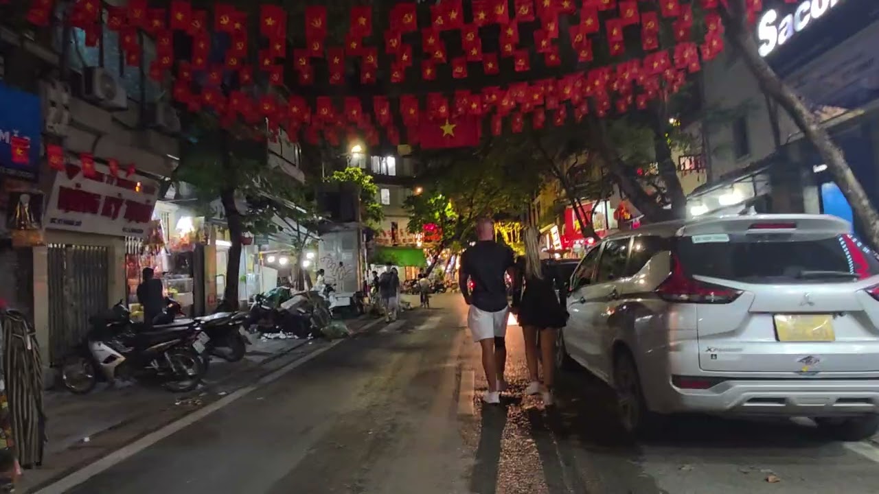 Hanoi Street tour recorded (riding cyclo , rikhshaw) 
