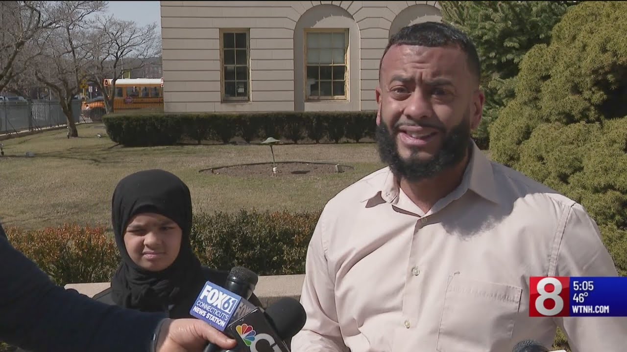 Rally for 2 Muslim students assaulted at Wallace MS