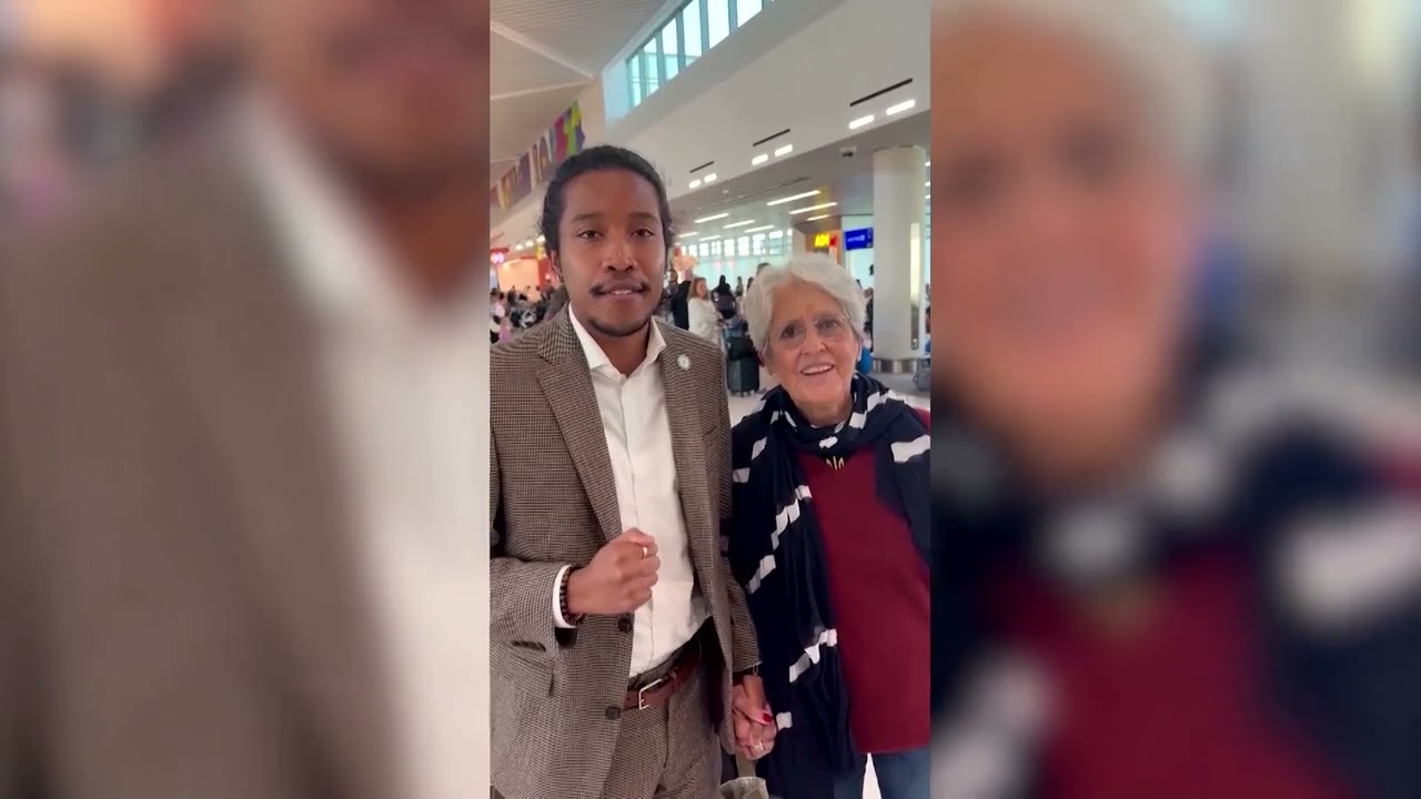 Tennessee lawmaker sings with musician and activist Joan Baez