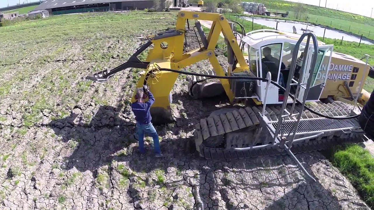 Sleufloos draineren nabij Hollandsch-diep met van Damme Drainage