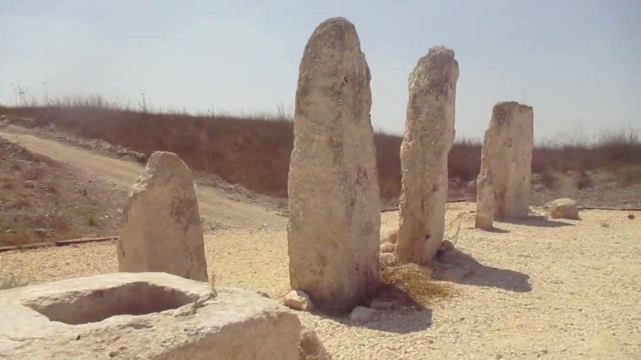 Sacrificios Humanos..!!, Monolitos, puertas y pozos misteriosos/  קרבנות, מונוליתים, שערים ובורות