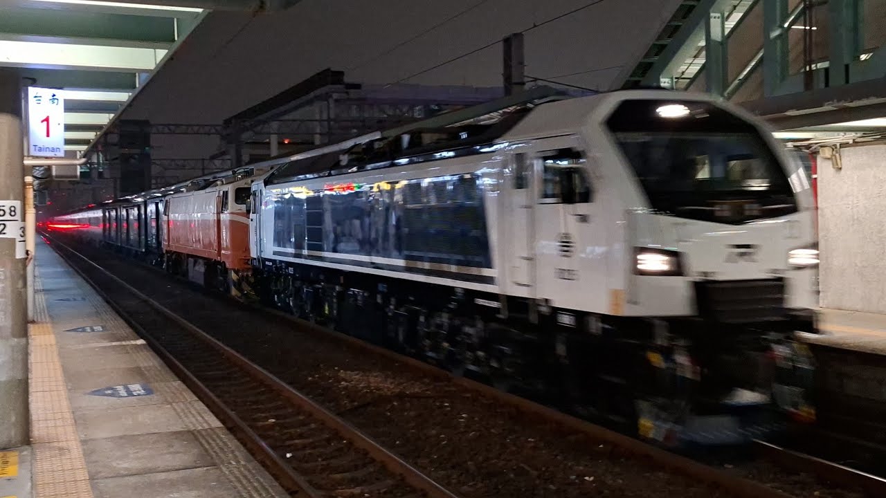 潮基工程蓬車！7201次貨物列車台南通過