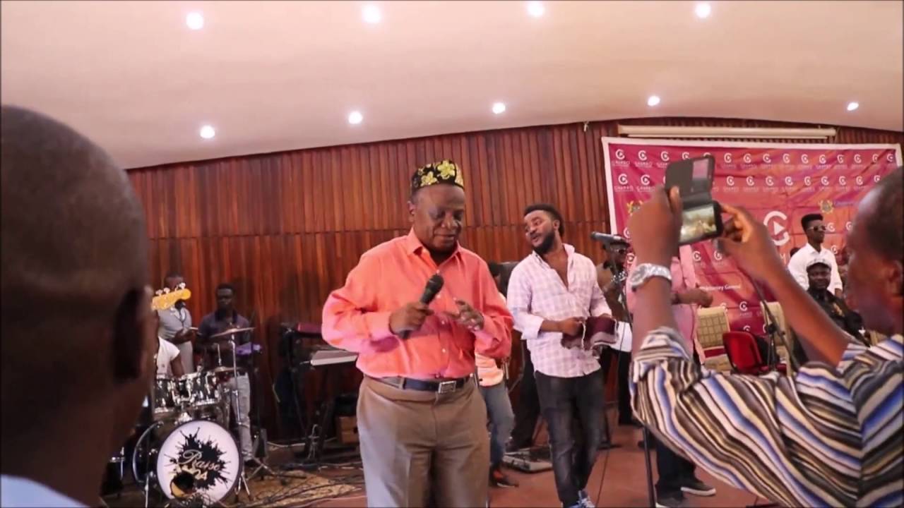 Nana Ampadu: Crowd Sings Along As High Life Legend Performs 'Obra' And Other Songs
