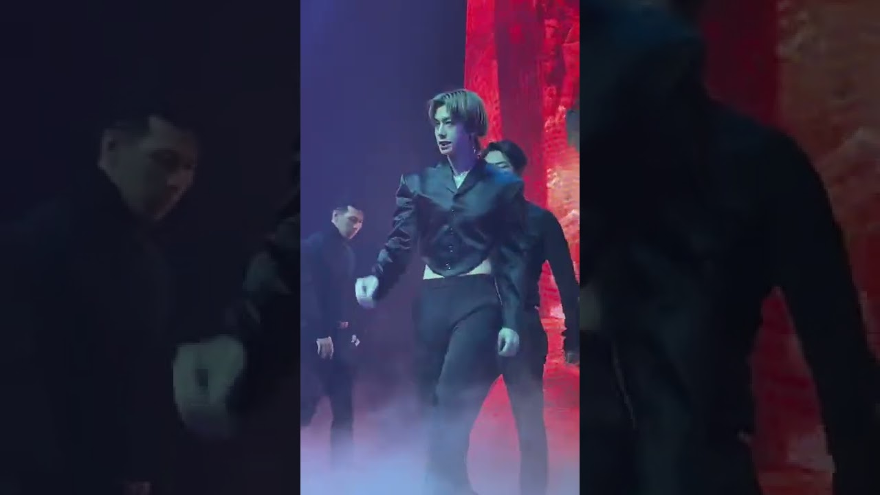 220529 MONSTA X CHICAGO CONCERT HYUNGWON SOLO STAGE - WILDFIRE