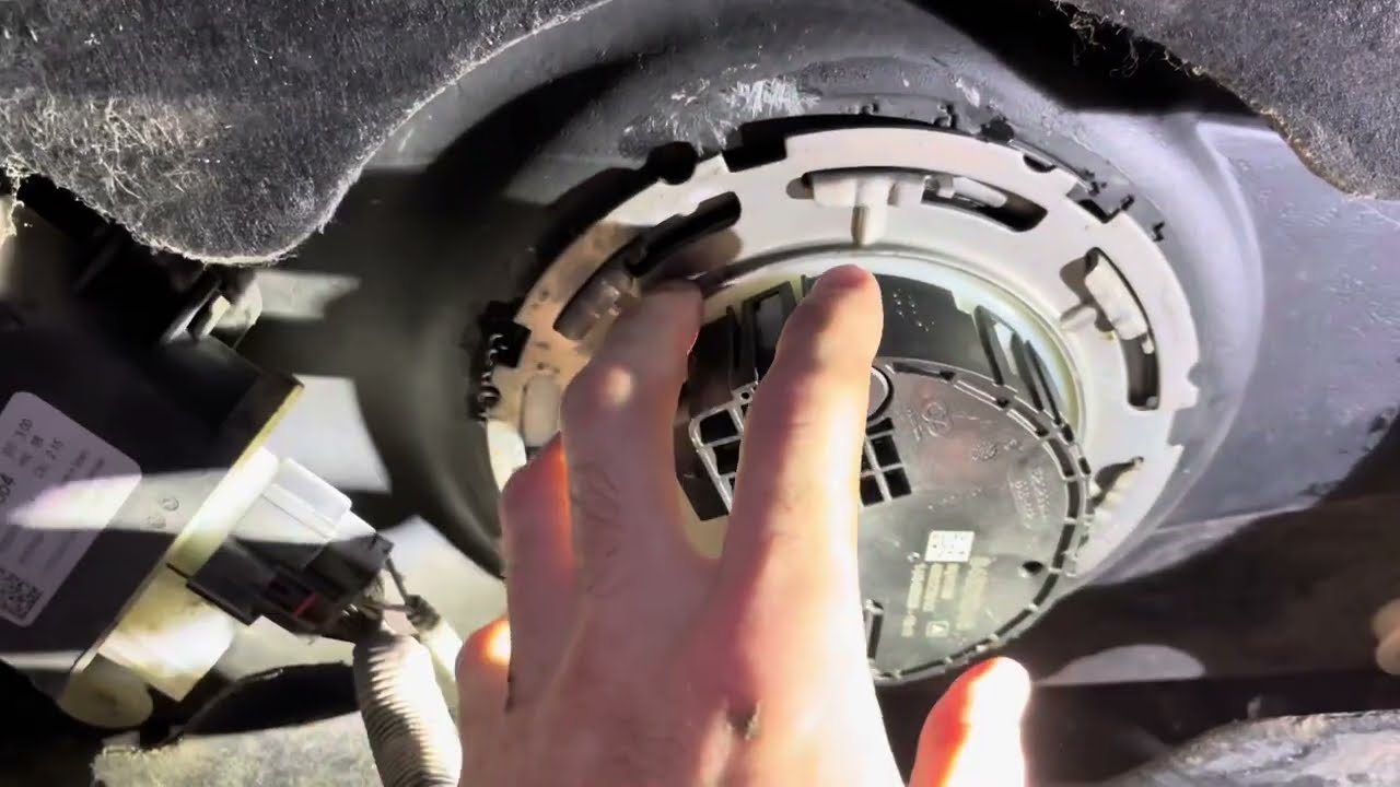 Customer Is Upset... 2.8L Duramax P20E8 DEF Pump Diag / Repair