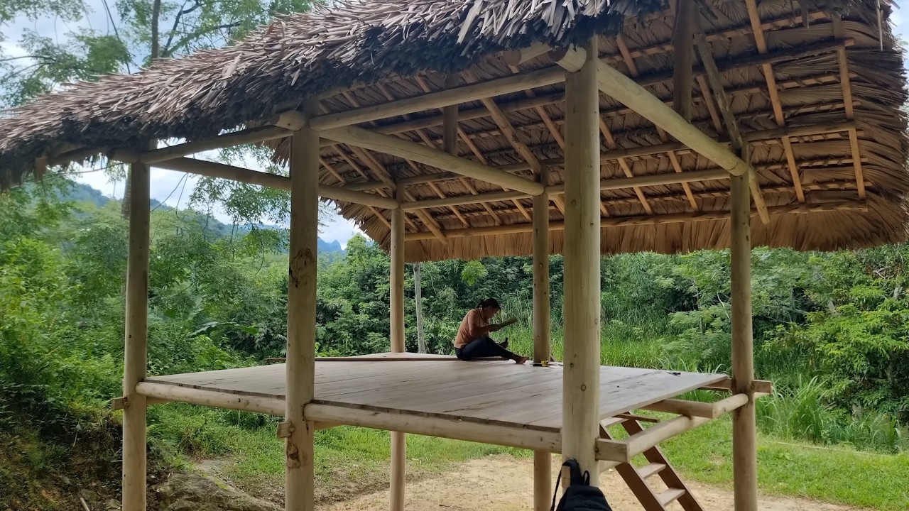 Building a farm | roofing with palm leaves and assembling natural wood flooring