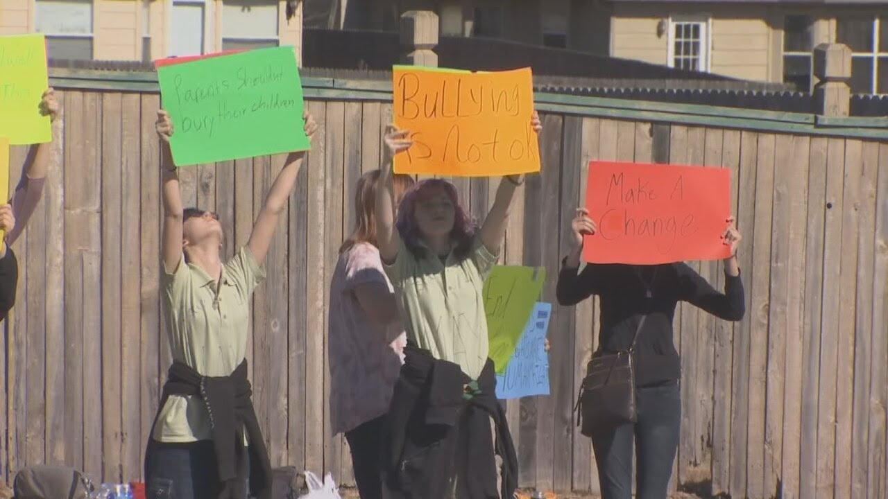Broken Arrow Freshman Students Protest School Bullying After Student Suicide