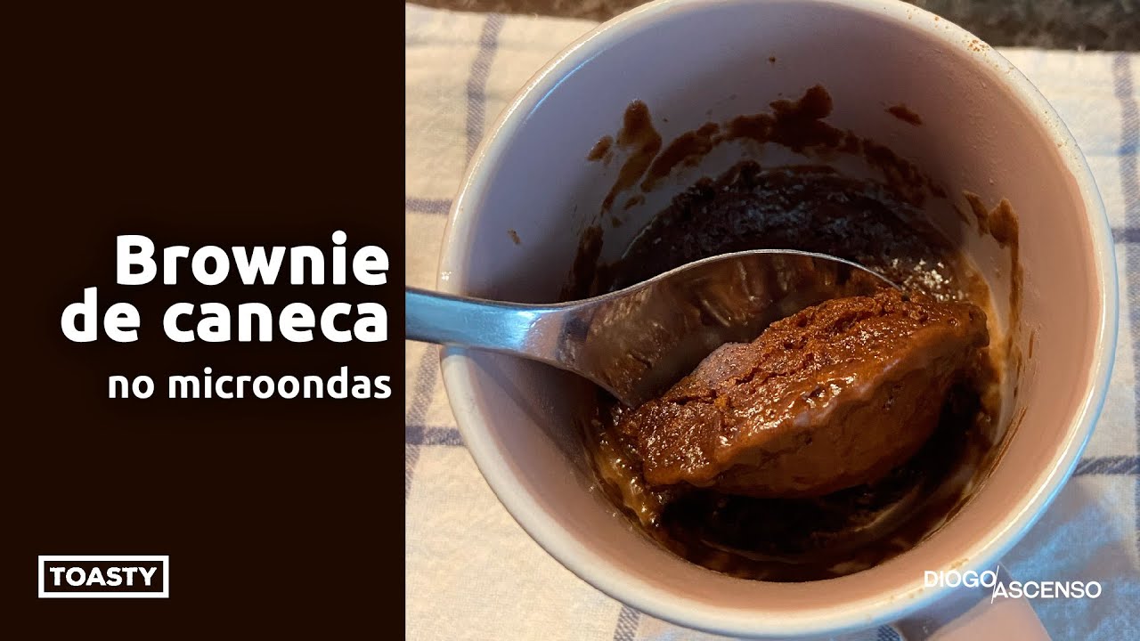 Brownie de caneca no microondas (1 minuto) rápido e fácil