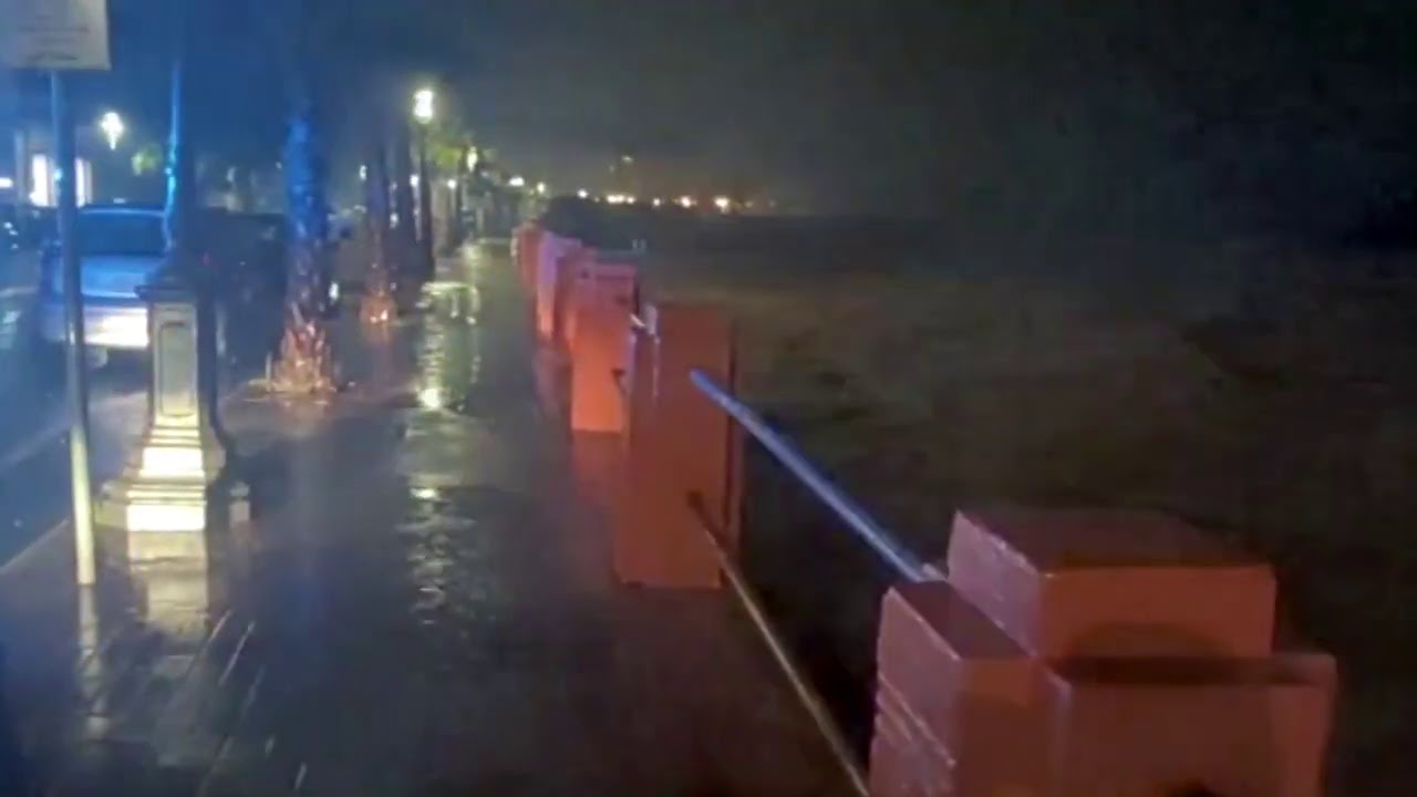 Maltempo, esonda il fiume Roja a Ventimiglia