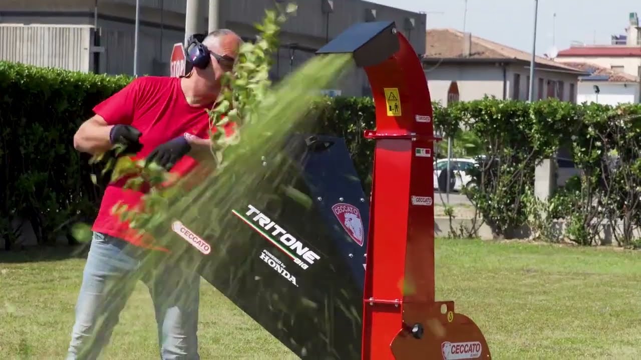 Ceccato Olindo BIGCINGO│Gasoline engine driven Self propelled woodchipper│Agrohof
