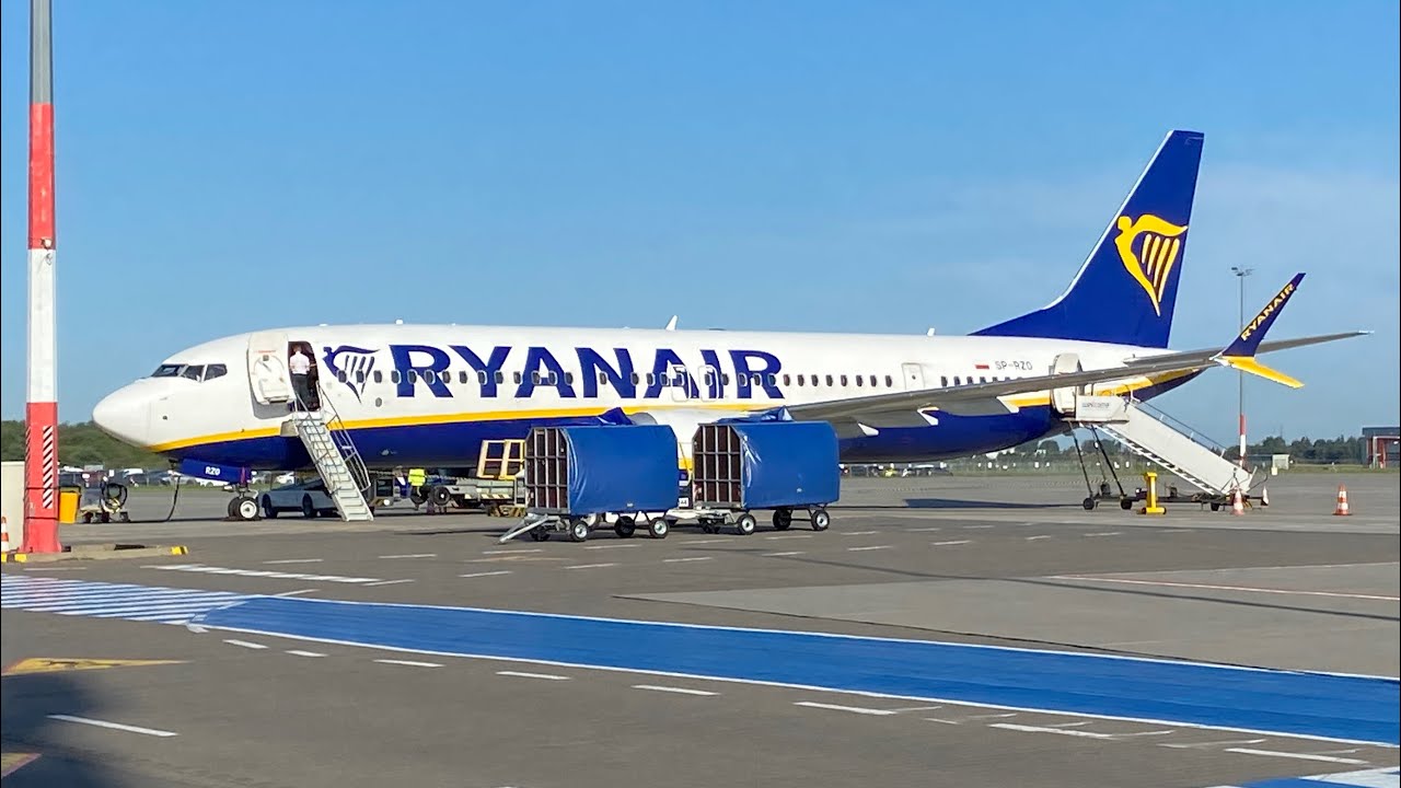 Ryanair flight from POZ (Poznań) to KRK (Kraków) Boeing 737 MAX 8-200