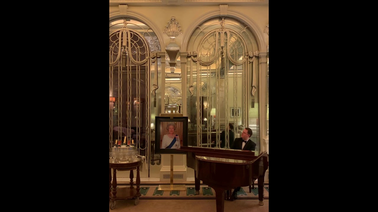 Carl at Claridge&rsquo;s &bull; HM The Queen at 95