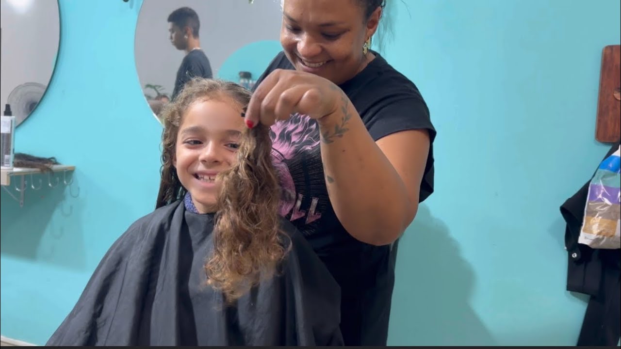 Elas cortaram o cabelo no Salão pela 1 ° vez  radical / vão doar o cabelo pro hc / faxina pesada 🥵