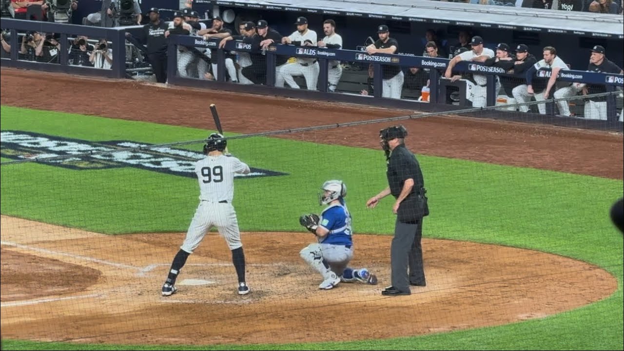 Watching Yankees vs Blue Jays ALDS Game 3 ( Crazy Game ! )