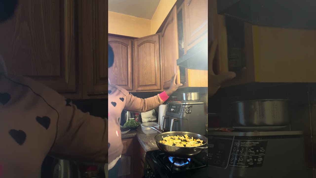Garden eggs vegetable 🥗 stew /  and cassava.plantain store in the freezer/ thanks for watching ❤️👏