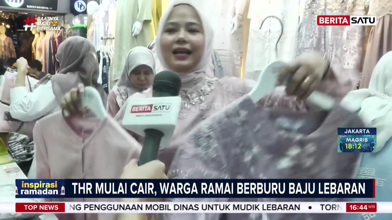THR Cair! Warga Serbu Pasar Tanah Abang Berburu Baju Lebaran #Beritasatu