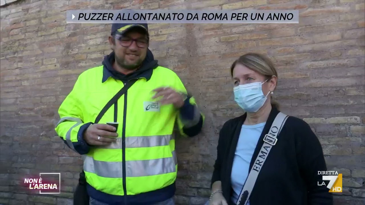 Stefano Puzzer a piazza del popolo a Roma tra gli abbracci dei sostenitori