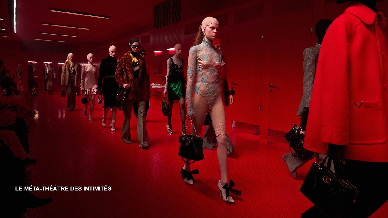 Valentino Le Méta-Théâtre Des Intimités