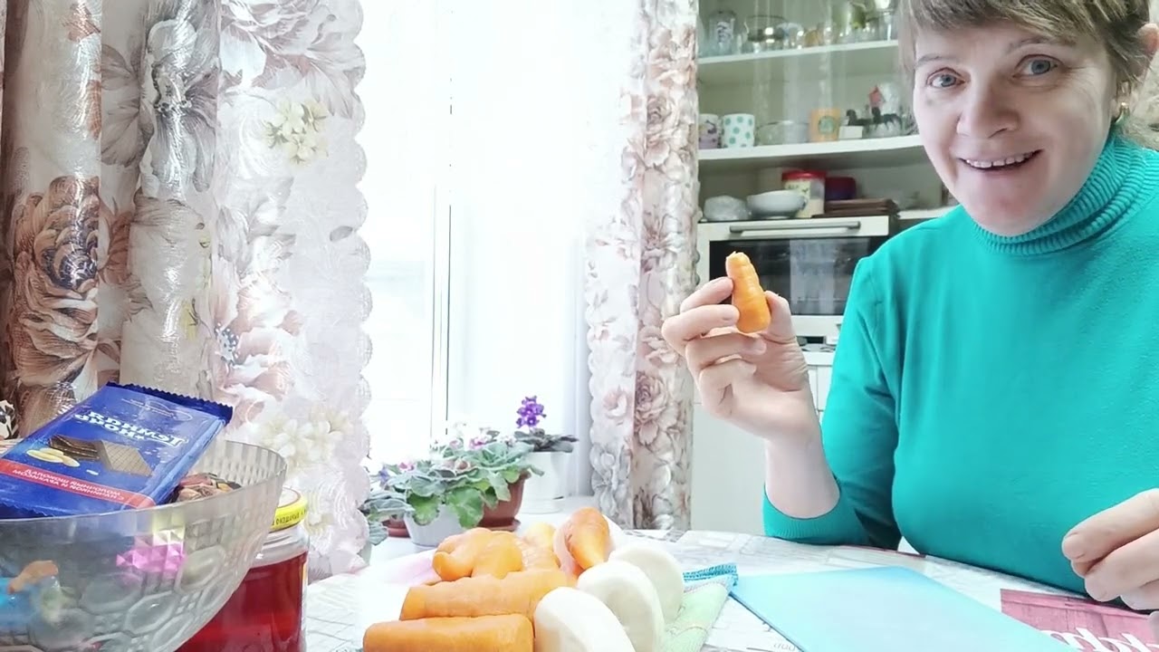 Сырники к завтраку, в подвал за овощами, квашу капусту.