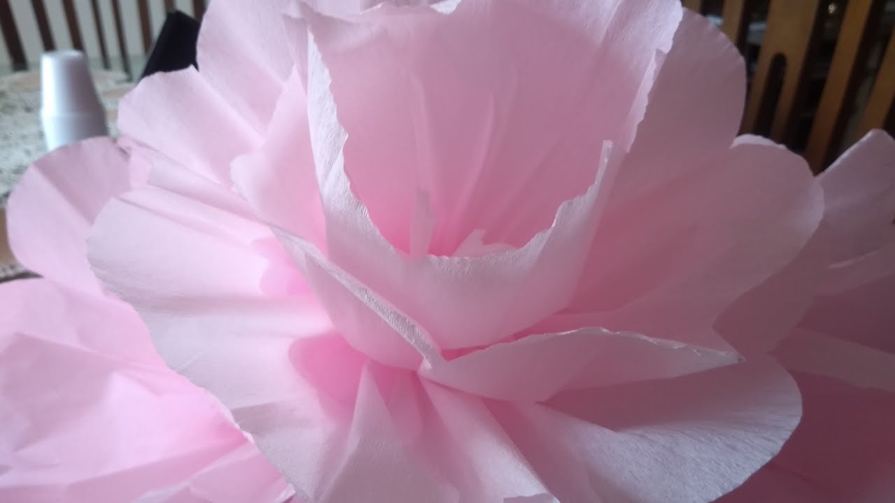 Flor gigante de papel crepom