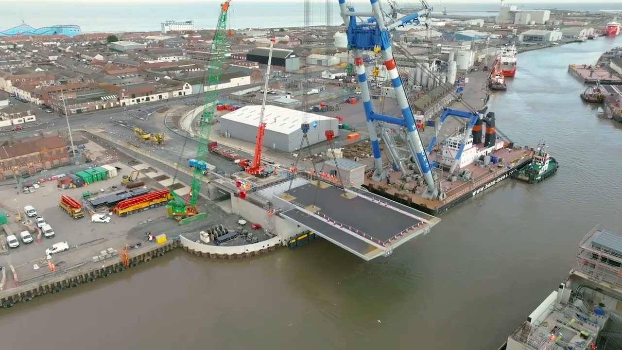 Farrans - Installation of the leaves at Herring Bridge, Great Yarmouth