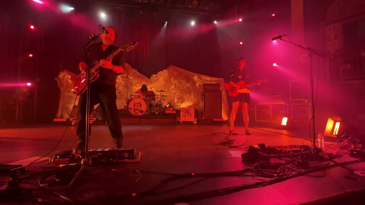 Silversun Pickups @ Calgary Mar 3/26 Growing Old is Getting Old/Lazy Eye