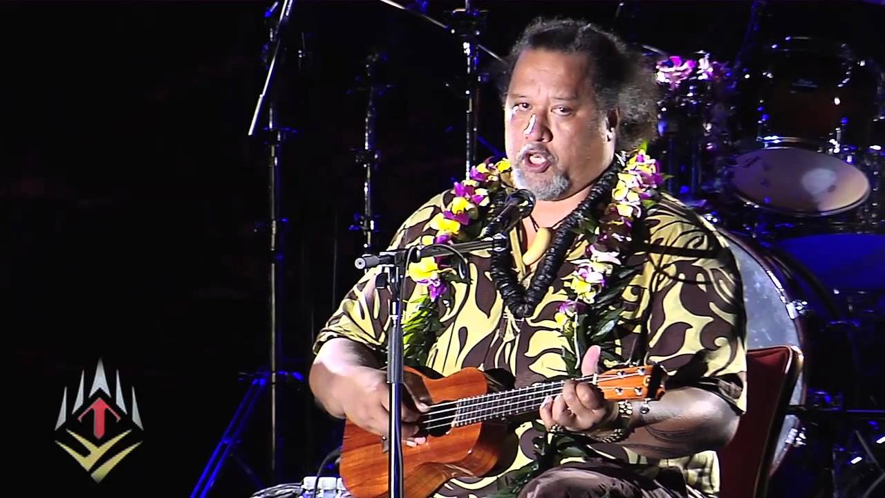 Willie K Sings  