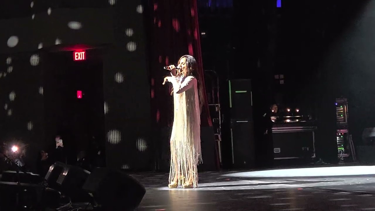 Deborah Cox - Nobody's Supposed to Be Here (Live)