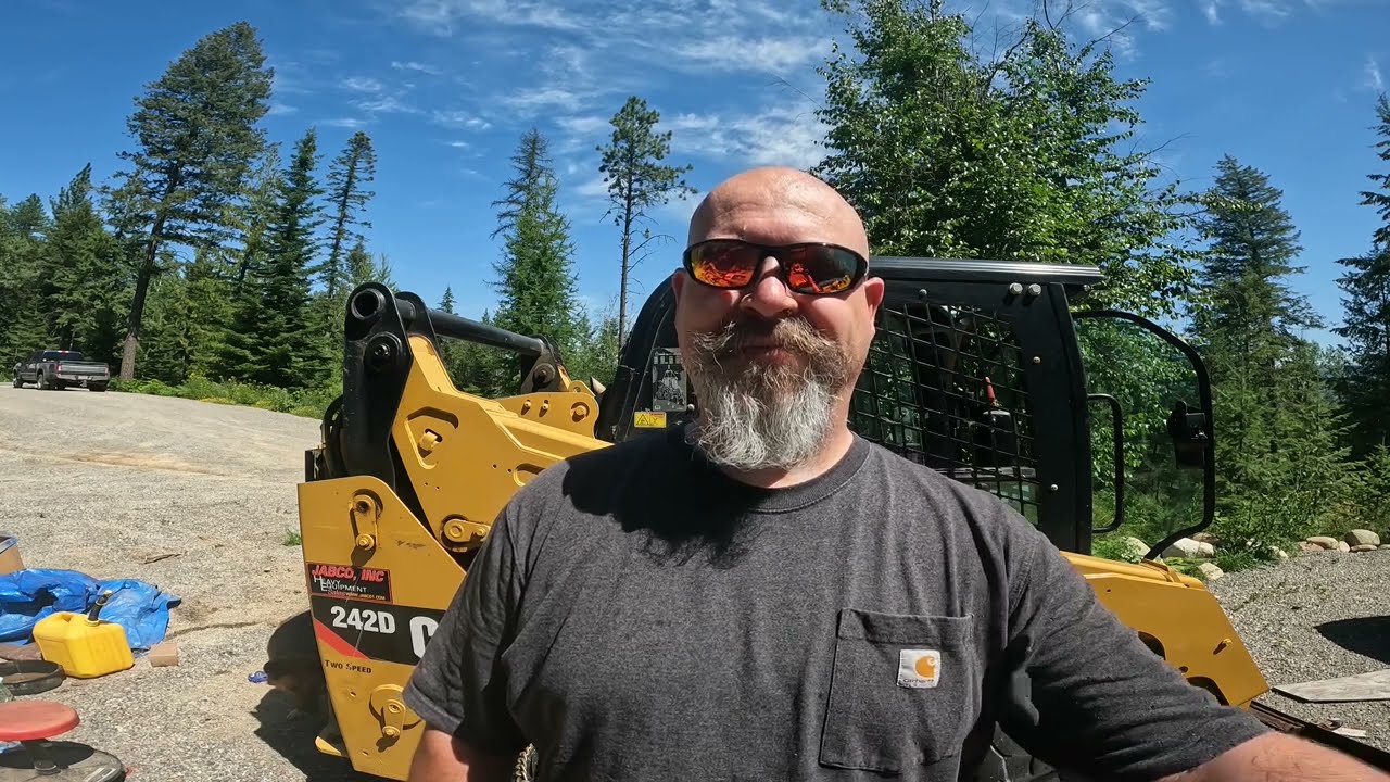 Caterpillar 242D water in fuel tank repair and changing some filters