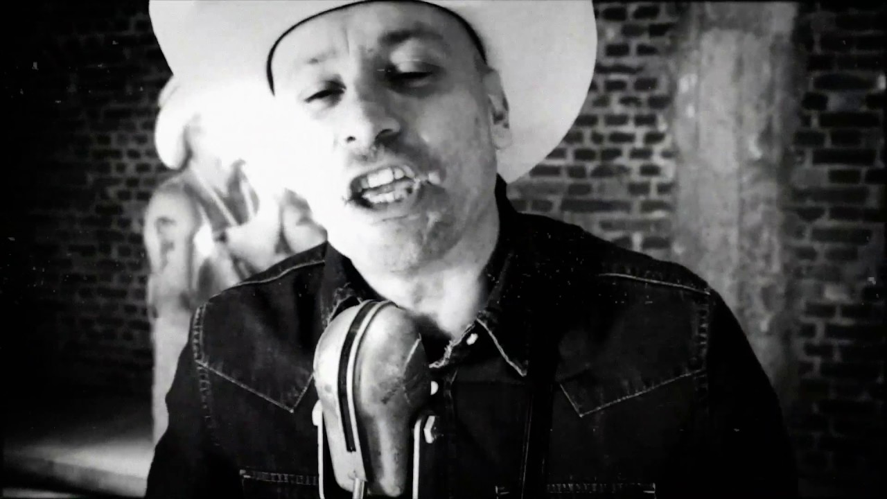 Cris Mantello - I Wanna Play The Steel Guitar  (Official Video)