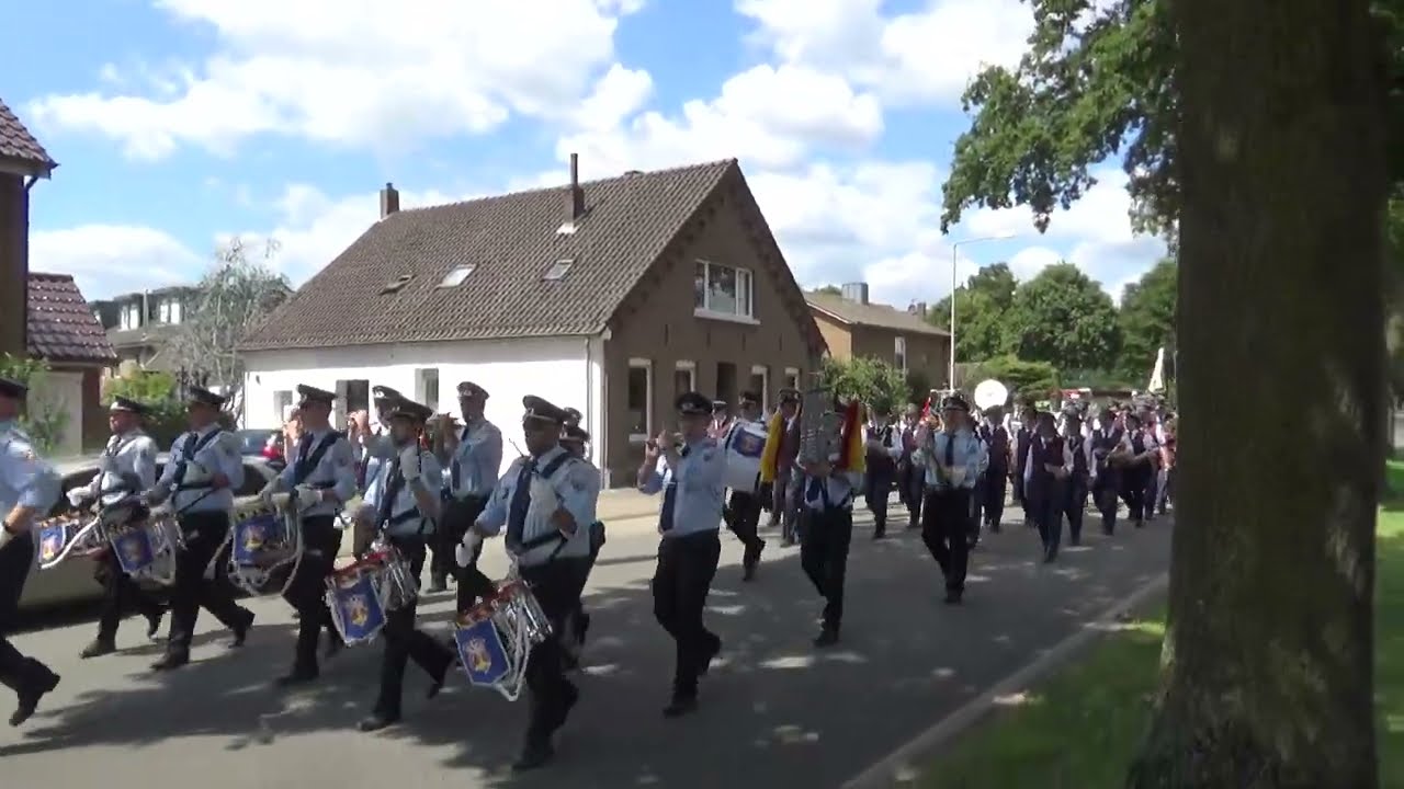 Schüztenfest Emmrerich-Elten 2024 mars naar de Markt