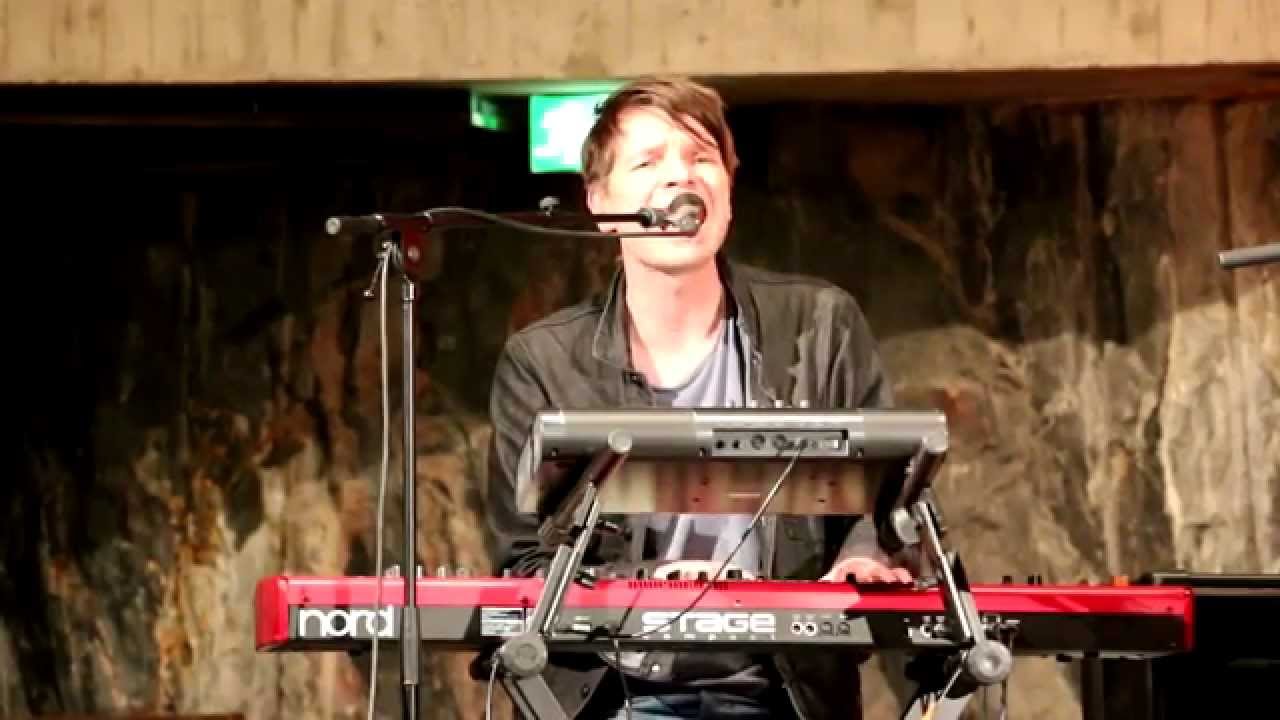 Exit - Sinä juokset vastaan