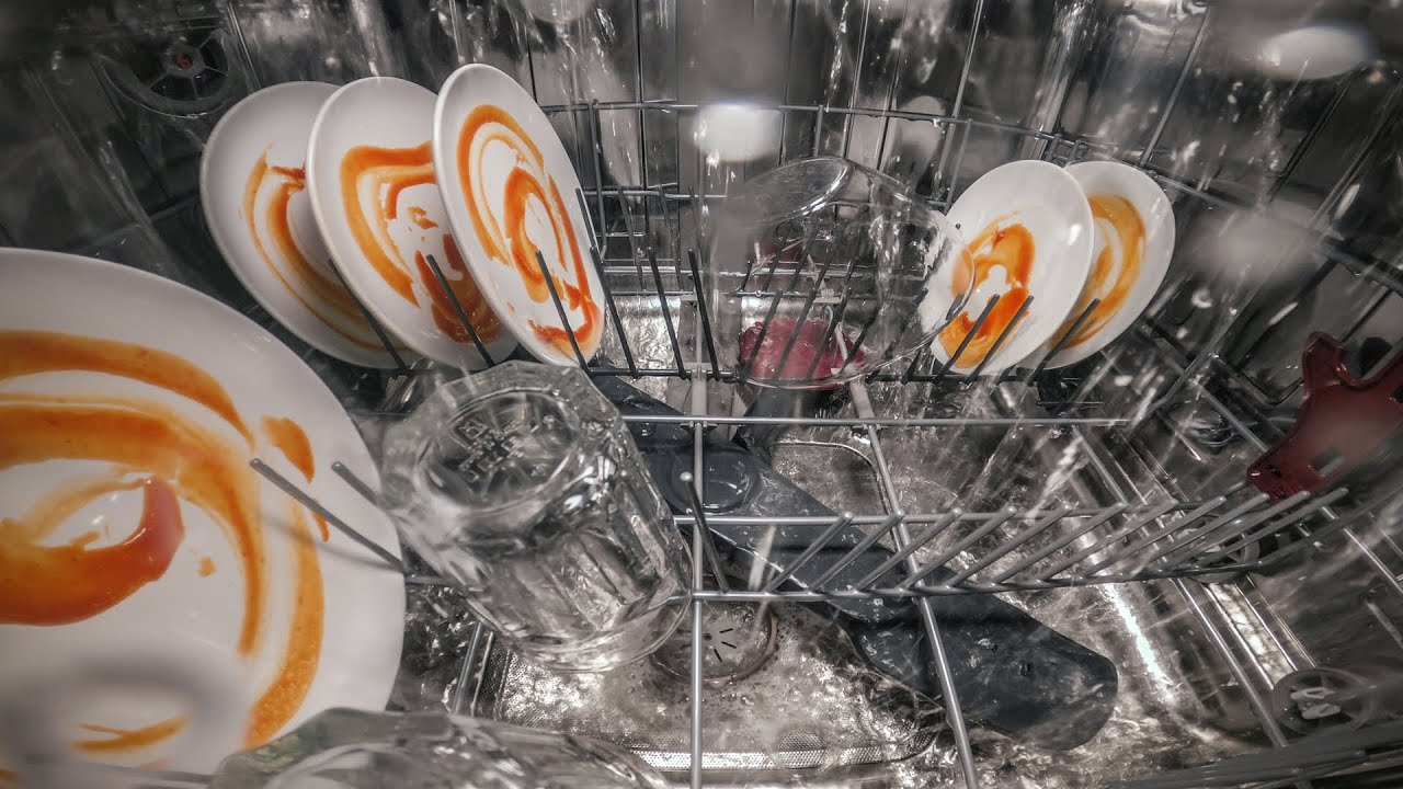 У нас прекрасная посудомоечная машина!!