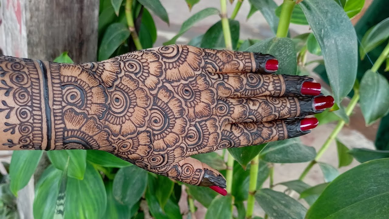 ❤🌸Floral touch plus neat finish equals effortlessly beautiful 🌺#mehendi #mehendidesign #simple #easy