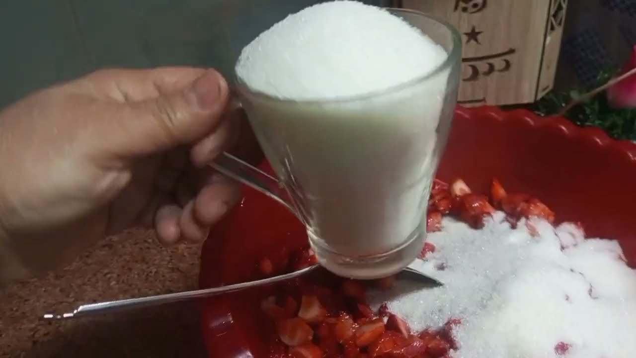 لو عندك فراولة كتير جيالك من ضيوفك تعالي اقولك تعملي بيها ايه 🍓🍓🍓