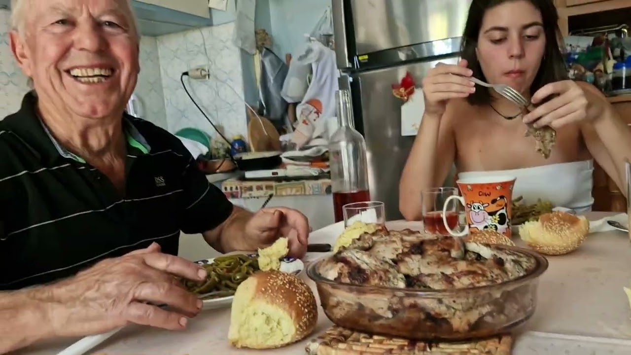 Οικογενειακό τραπέζι...από τα χεράκια της μαμάς!